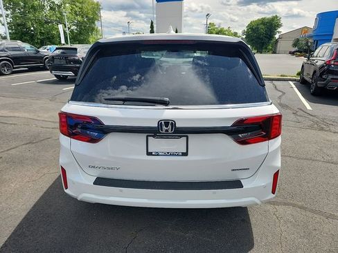 New 2026 Honda Odyssey Touring image 5