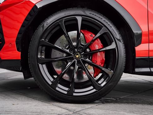 Used 2021 Lamborghini Urus image 3