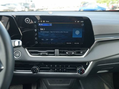 Used 2026 Chevrolet Equinox LT AWD/4WD image 30