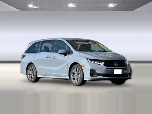 New 2026 Honda Odyssey Touring image 6