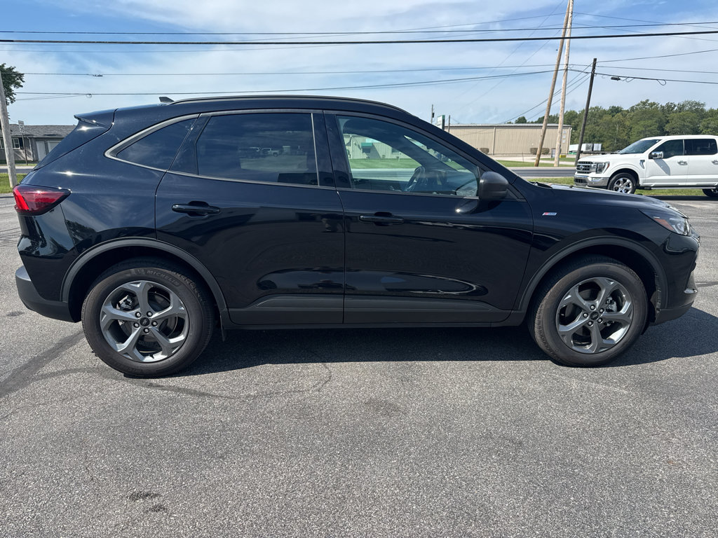 Used 2025 Ford Escape ST-Line w/ Tech Pack #1 AWD/4WD image 2