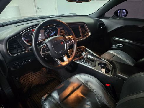 Used 2017 Dodge Challenger SXT Plus image 9