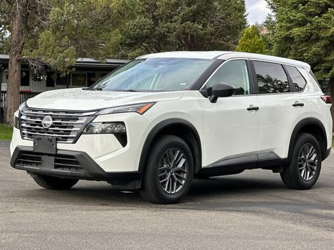 Used 2024 Nissan Rogue S AWD/4WD image 8