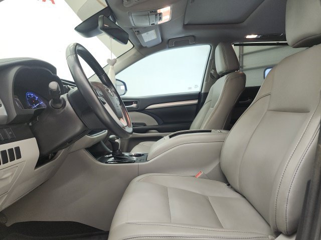 Used 2018 Toyota Highlander XLE FWD image 16