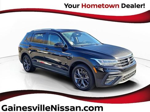 Used 2022 Volkswagen Tiguan SE image 1