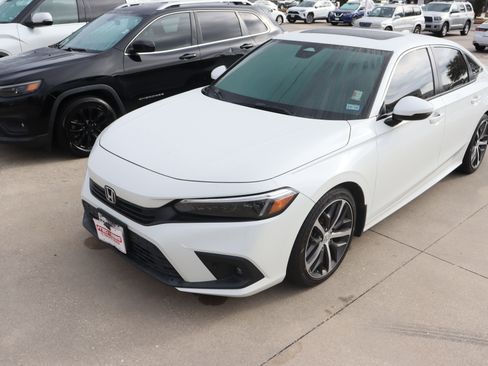 Used 2022 Honda Civic Touring image 6