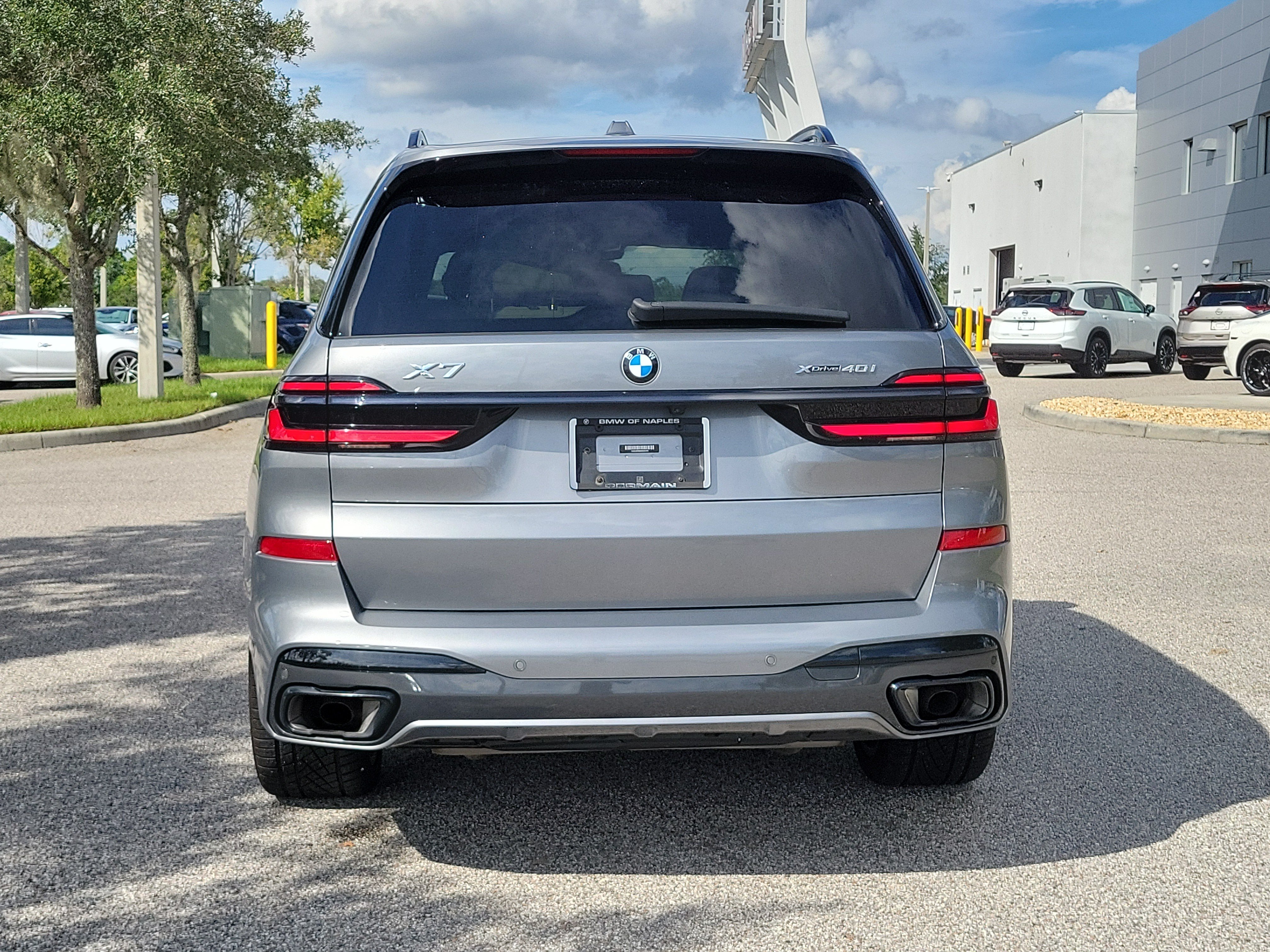 Used 2024 BMW X7 xDrive40i w/ M Sport Package AWD/4WD image 6