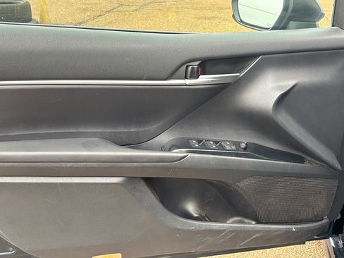 Used 2019 Toyota Camry SE image 5