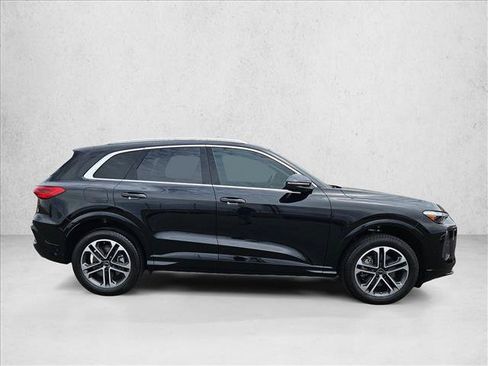 Used 2025 Audi Q5 Premium Plus w/ Premium Plus AWD/4WD image 4
