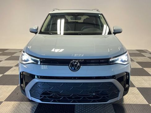 Certified 2025 Volkswagen Taos SE FWD image 2