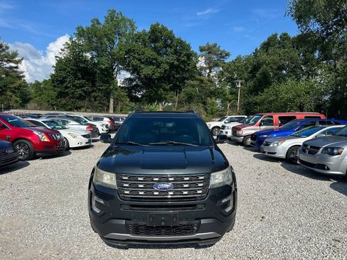 Used 2016 Ford Explorer XLT w/ Equipment Group 202A AWD/4WD image 2