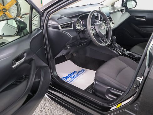 Used 2021 Toyota Corolla LE FWD image 3