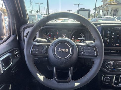 Used 2024 Jeep Wrangler Unlimited AWD/4WD image 28