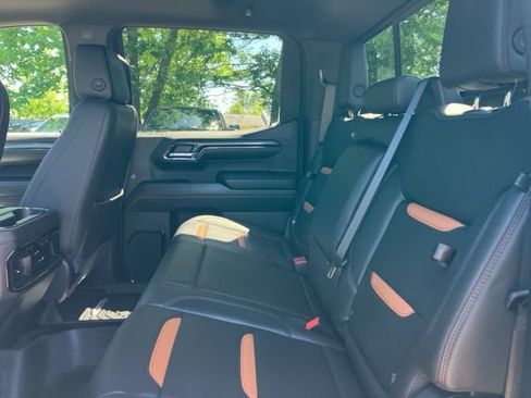 Used 2024 GMC Sierra 1500 AT4 w/ Technology Package AWD/4WD image 18