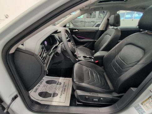 Used 2021 Volkswagen Jetta SEL Premium image 11