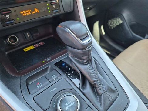 Used 2022 Toyota RAV4 Limited AWD/4WD image 10