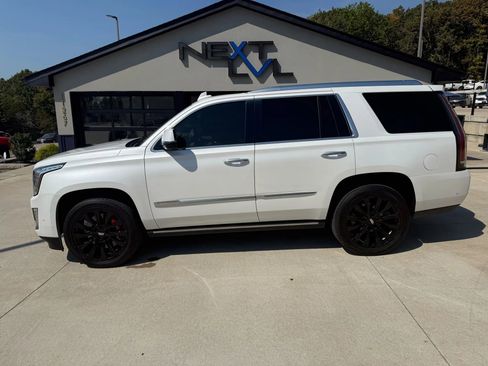 Used 2019 Cadillac Escalade Platinum image 6