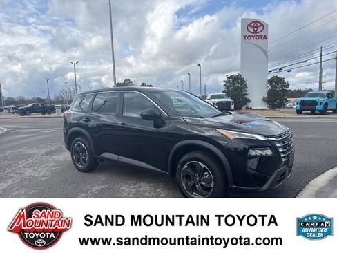 Used 2024 Nissan Rogue SV image 1