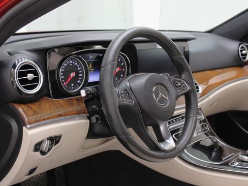 Used 2017 Mercedes-Benz E 300 image 31
