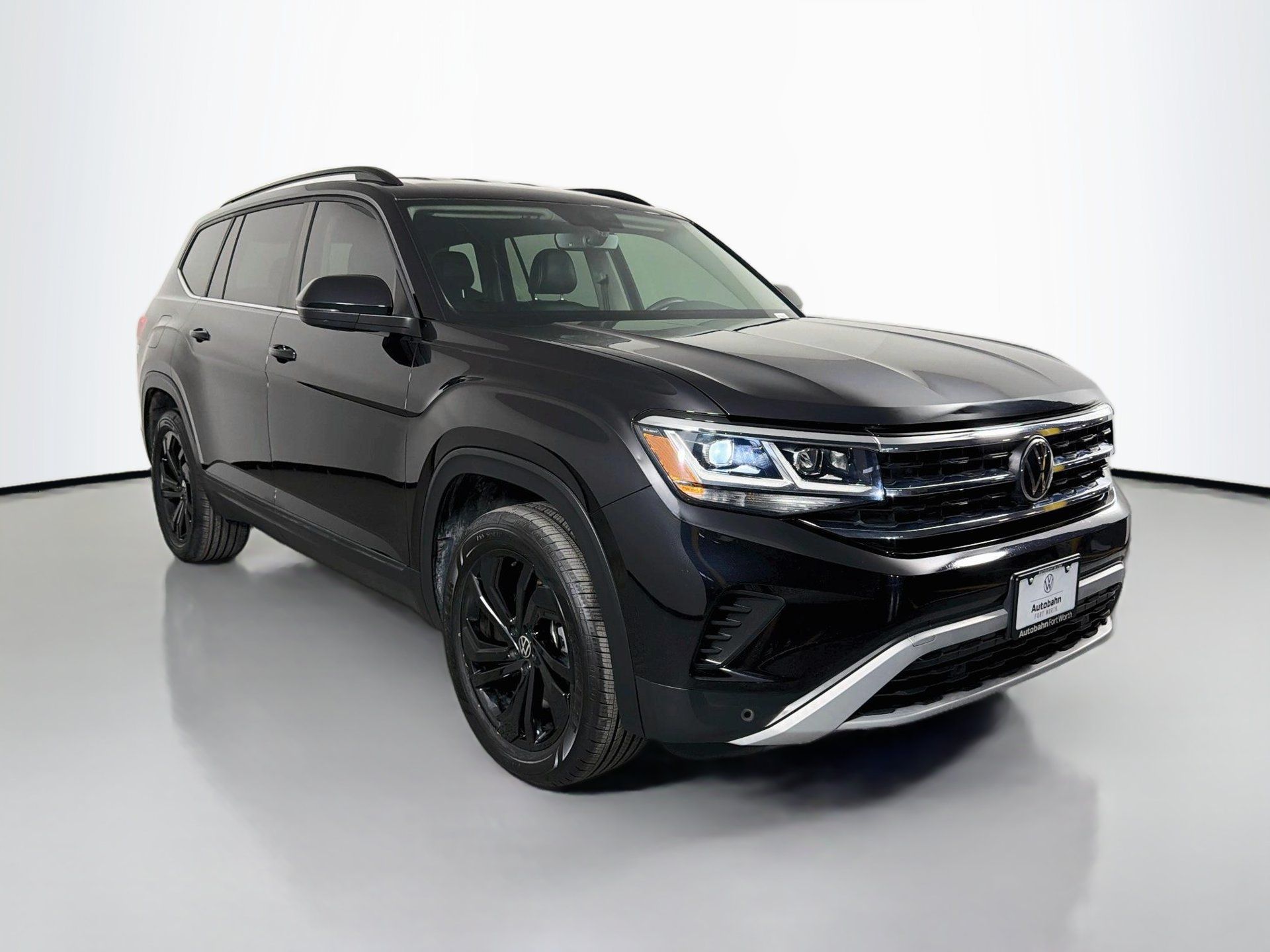 Used 2023 Volkswagen Atlas SE w/ Black Wheel Package FWD image 3