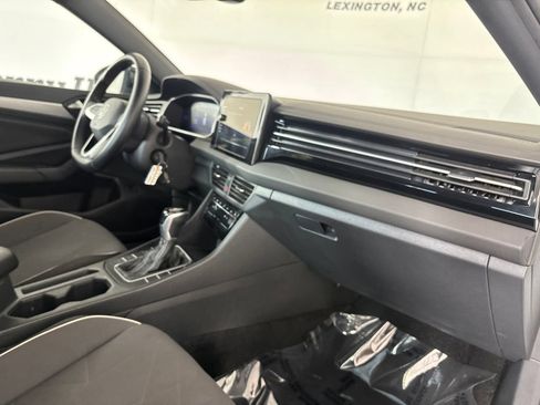 Used 2025 Volkswagen Jetta Sport FWD image 30