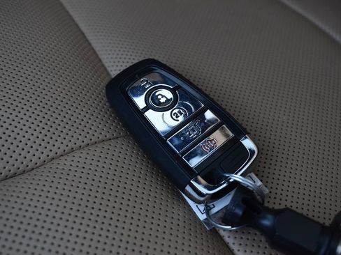 Used 2022 Lincoln Corsair Reserve w/ Equipment Group 201A image 16