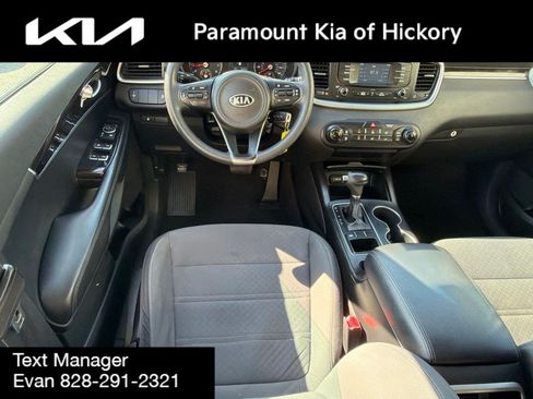 Used 2017 Kia Sorento FWD image 15