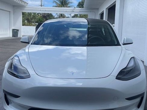 Used 2023 Tesla Model 3 Standard Range image 1