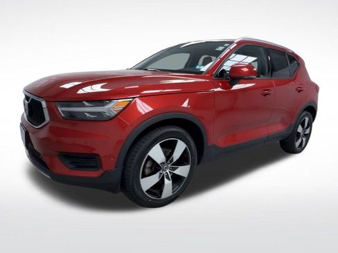 Used 2019 Volvo XC40 T4 Momentum FWD image 4