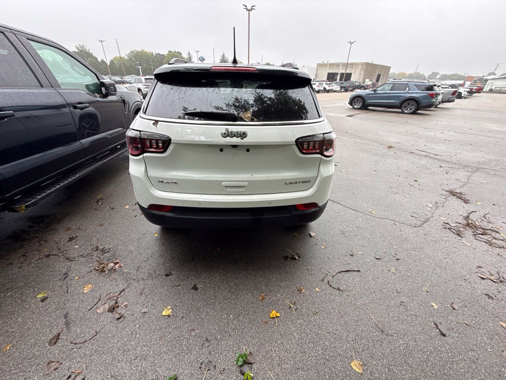 Used 2025 Jeep Compass Limited AWD/4WD image 3