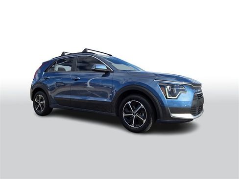 Used 2025 Kia Niro EX image 2
