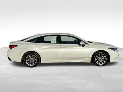 Used 2021 Toyota Avalon XLE image 9