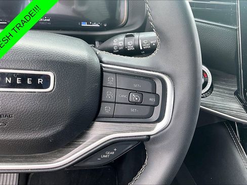 Used 2024 Jeep Wagoneer L Series II w/ Flexible Seating Group AWD/4WD image 12