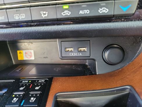 Used 2022 Lexus RX 350L Premium w/ Premium Package image 36