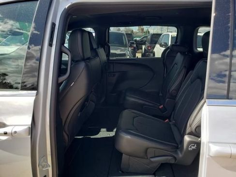 New 2026 Chrysler Pacifica Select AWD/4WD image 7