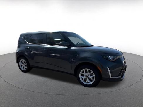 Used 2025 Kia Soul LX w/ LX Technology Package FWD image 2