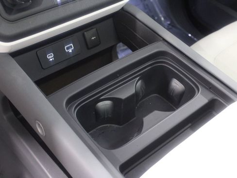 Used 2023 Land Rover Defender 130 SE image 33