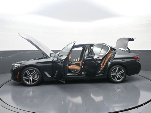 Used 2022 BMW 530i xDrive w/ Convenience Package image 40