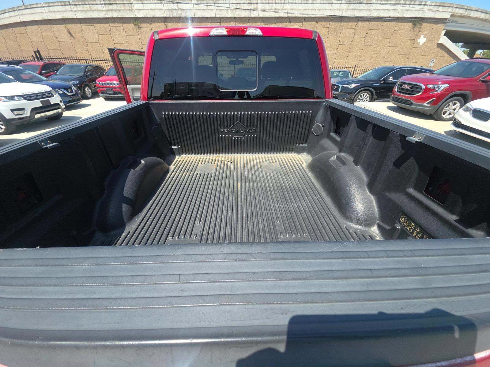 Used 2017 Ford F150 XLT w/ Equipment Group 302A Luxury RWD image 4