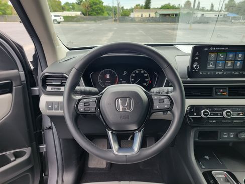 Used 2025 Honda Pilot EX-L image 14
