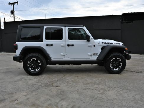 Used 2025 Jeep Wrangler Unlimited Rubicon AWD/4WD image 6