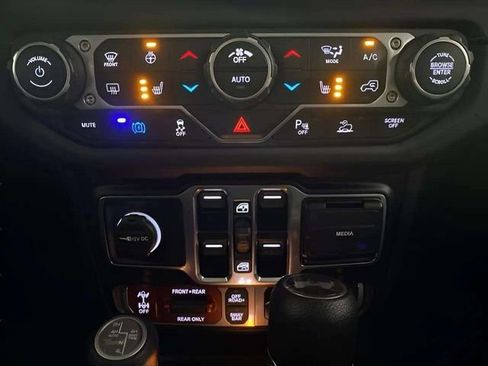 Used 2025 Jeep Wrangler Unlimited Rubicon 4xe w/ Safety Group AWD/4WD image 46