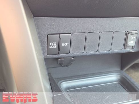 Used 2015 Toyota RAV4 LE FWD image 9