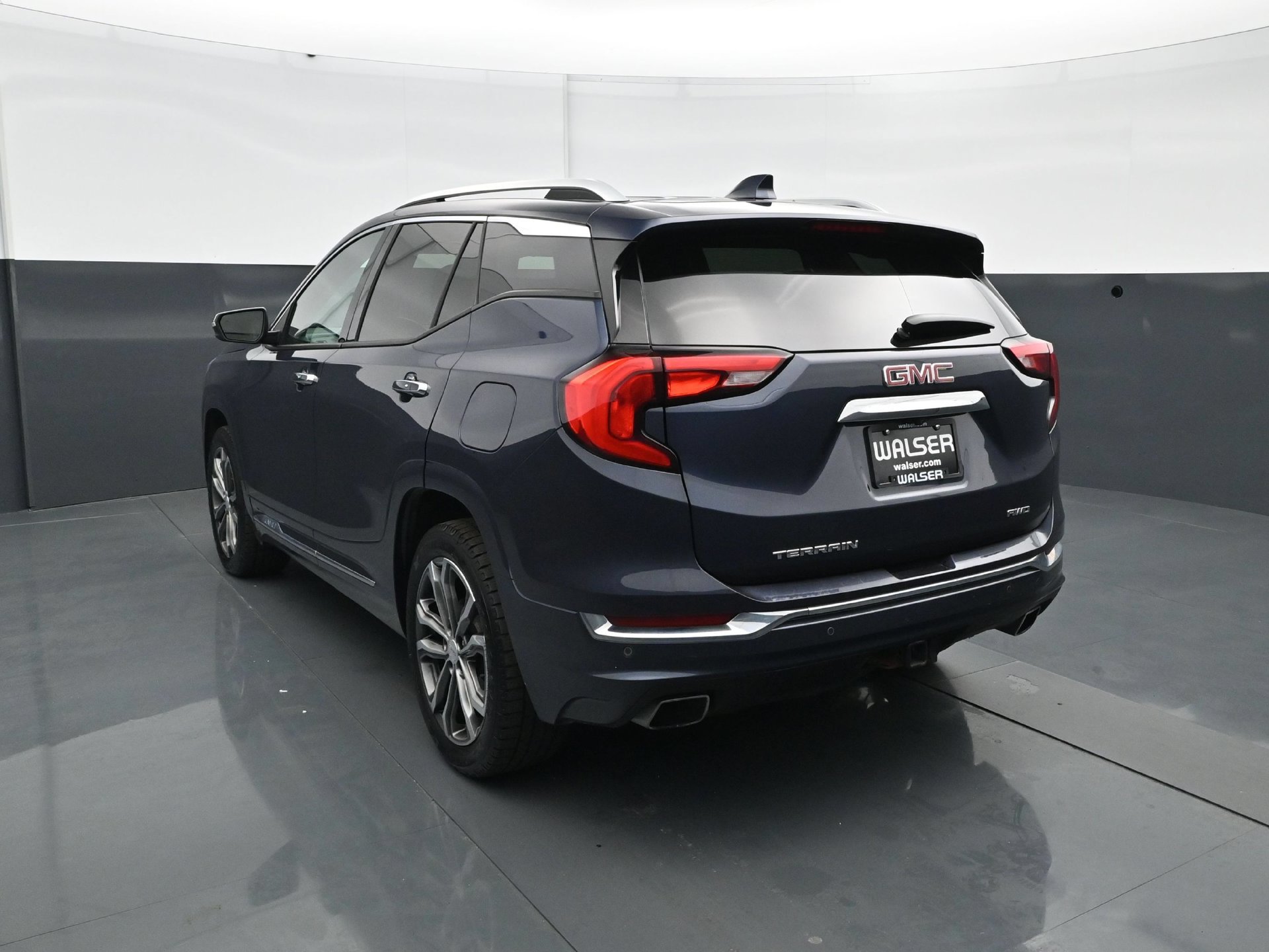 Used 2018 GMC Terrain Denali w/ Advanced Safety Package AWD/4WD image 4