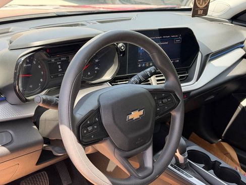 Used 2024 Chevrolet Trax LS w/ LS Convenience Package FWD image 10