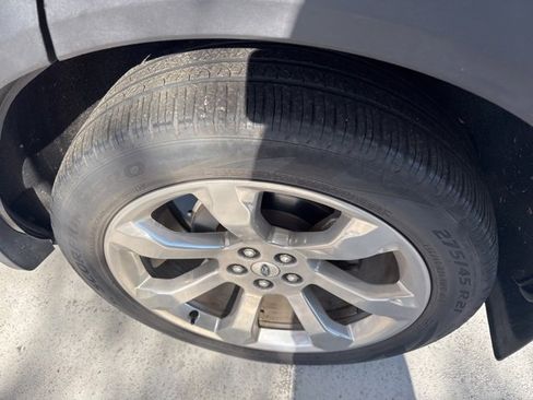 Used 2020 Ford Explorer Platinum w/ Premium Technology Package image 12