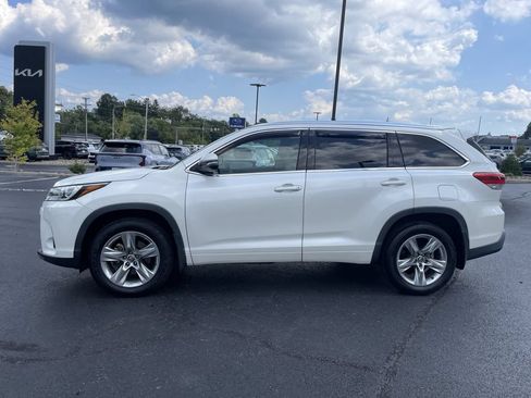 Used 2017 Toyota Highlander Limited AWD/4WD image 3