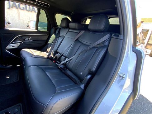 New 2025 Land Rover Range Rover SE image 11