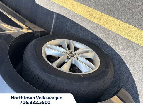 Used 2016 Ford Edge SEL w/ Equipment Group 201A AWD/4WD image 3