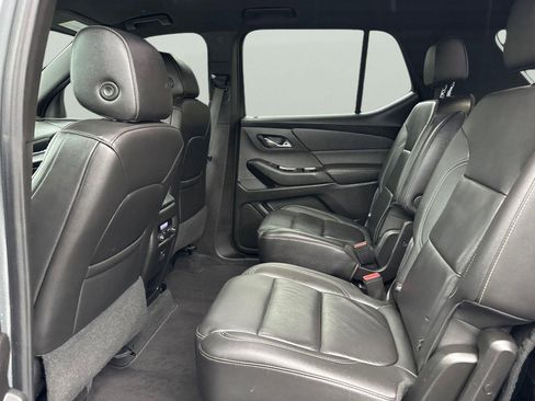 Used 2023 Chevrolet Traverse LT image 5